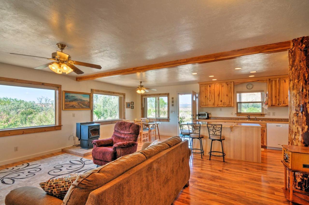Cozy Henrieville Cabin 18 Mi To Bryce Canyon Np! エクステリア 写真