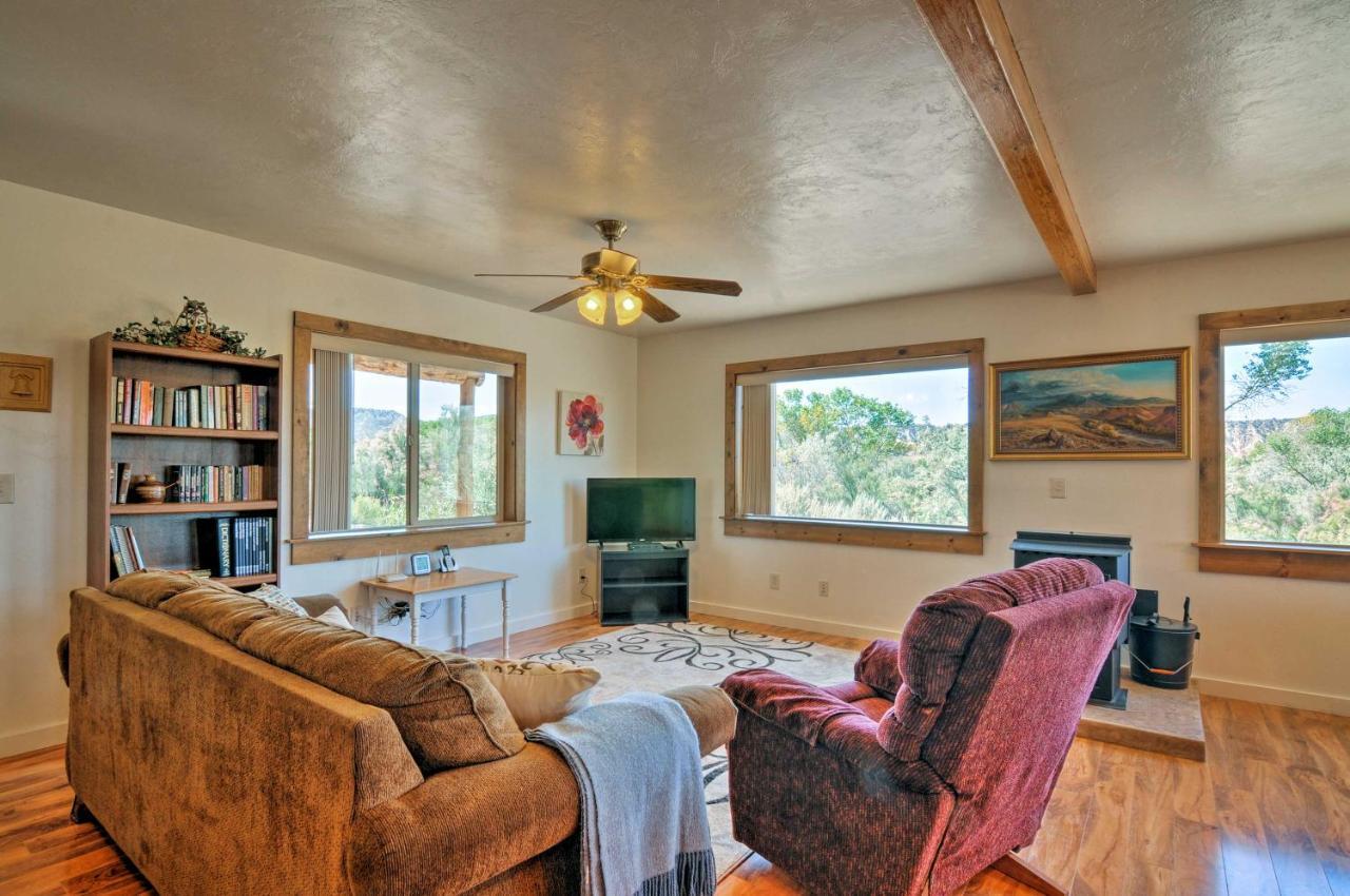 Cozy Henrieville Cabin 18 Mi To Bryce Canyon Np! エクステリア 写真